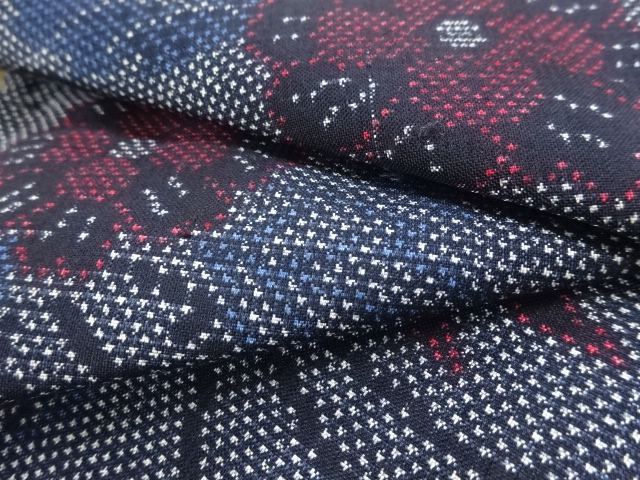  アンティーク　花模様織出し本場泥大島紬着物（7マルキ）